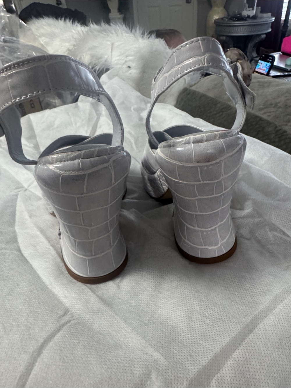 Circus by Sam Edelman Croc-Embossed Light Gray Slingback Sandals - Picture 6 of 7